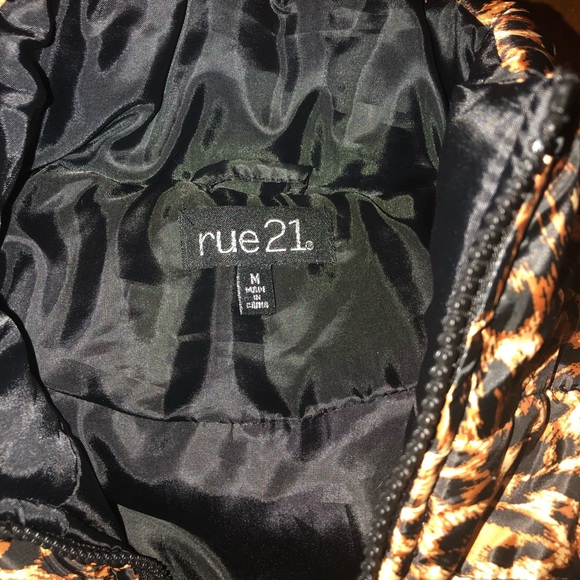 Leopard Vest - Picture 5 of 5